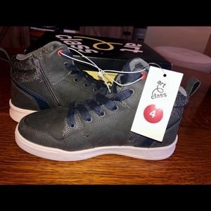 Boys “Kellen” size 4 shoes. NWT